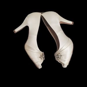Erijunor Cream Satin Heels